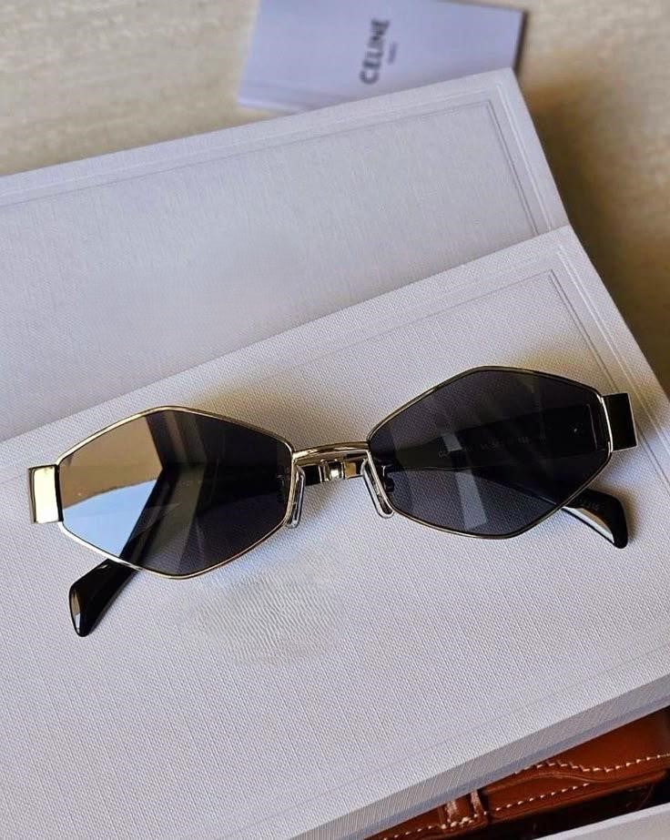 Midnight Hex Sunglasses đ